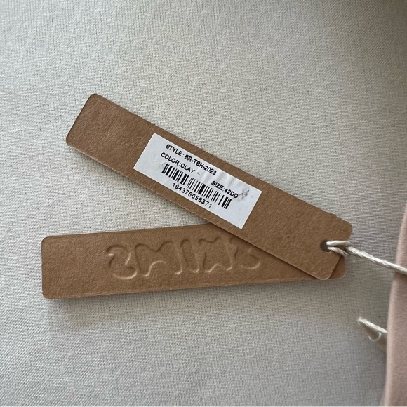 Skims Fits Everybody T-Shirt Bra in Clay - Picture 14 of 15